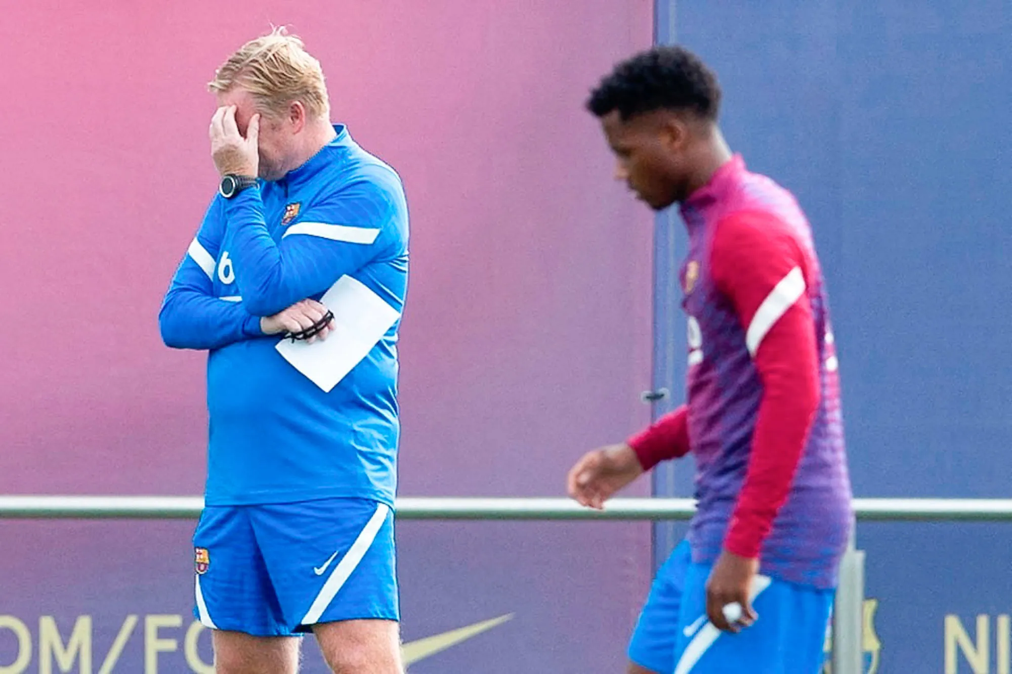 Face à la presse, Ronald Koeman lit un communiqué&#8230; et s&rsquo;en va