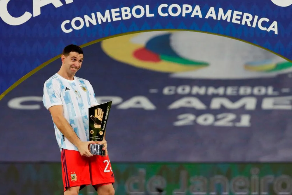 Emiliano Martinez : «<span style="font-size:50%">&nbsp;</span>Avant la finale de Copa América, je jouais à Call of Duty<span style="font-size:50%">&nbsp;</span>»