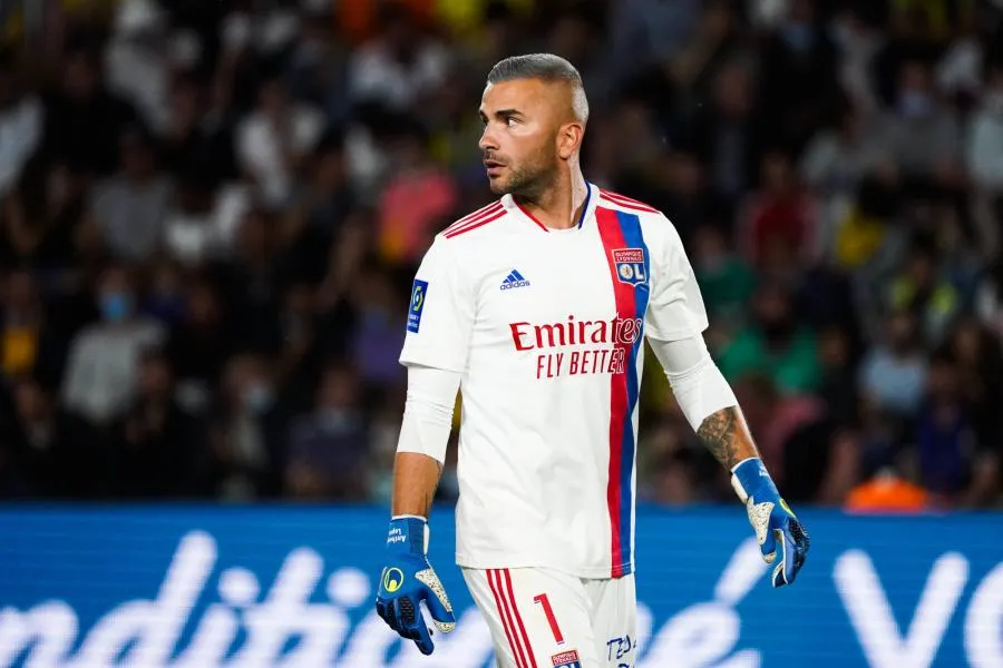 Une chandelle d&rsquo;Anthony Lopes brise le poignet d&rsquo;un supporter