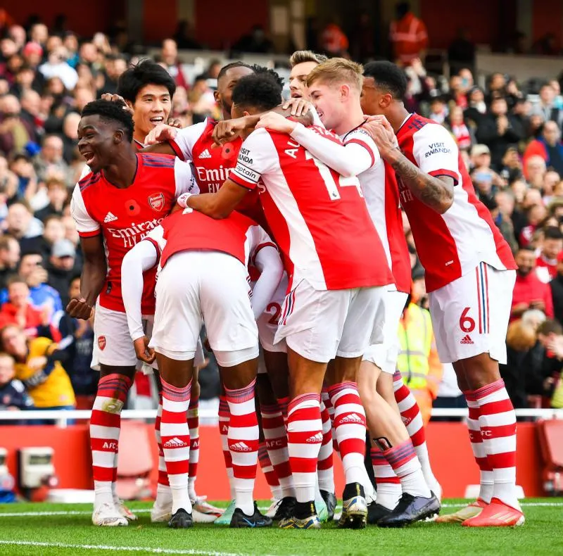 Arsenal enchaîne, Tottenham et Leicester patinent encore