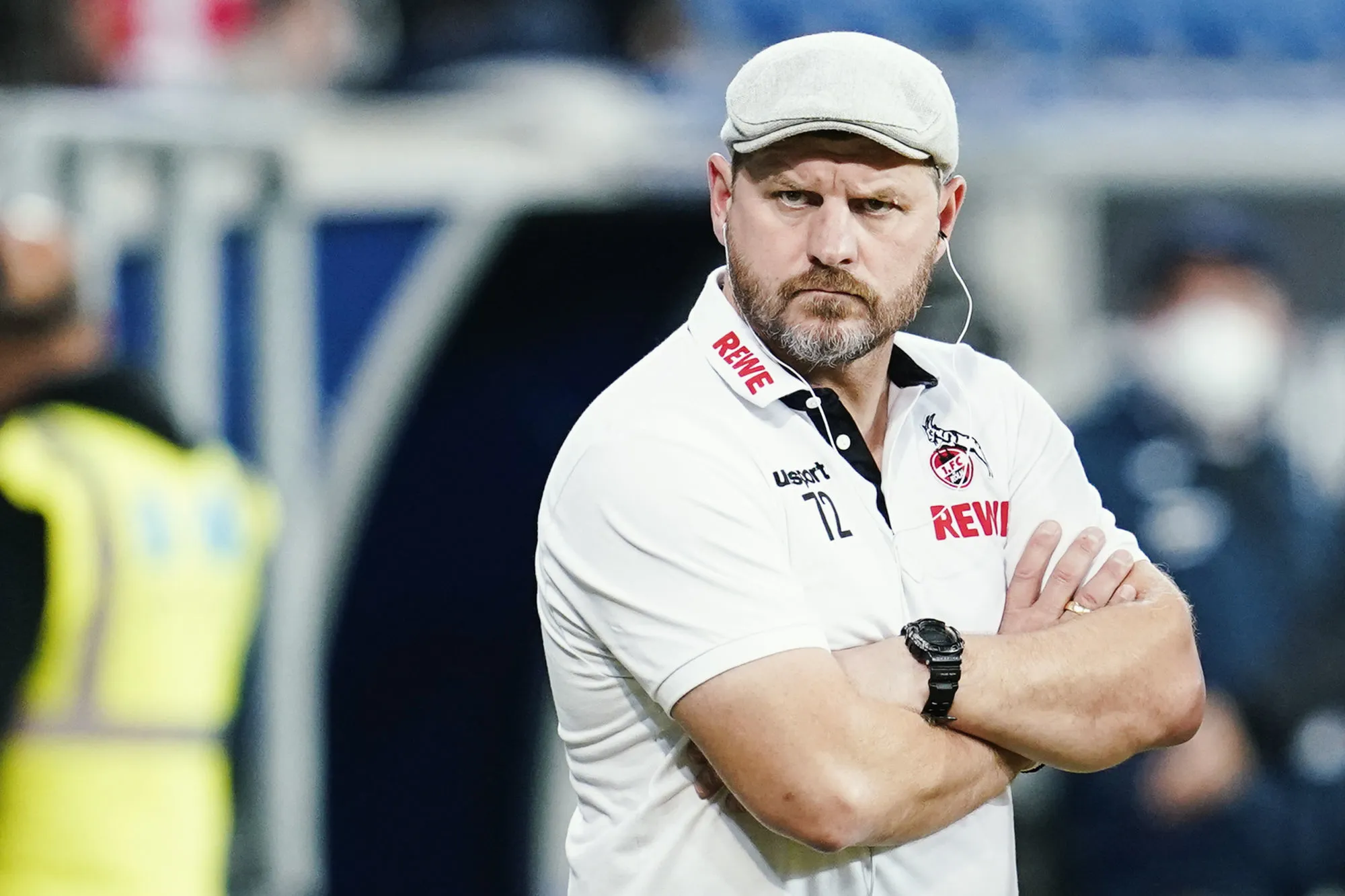 Le coach de Cologne débarque à l&rsquo;entraînement déguisé en licorne rose