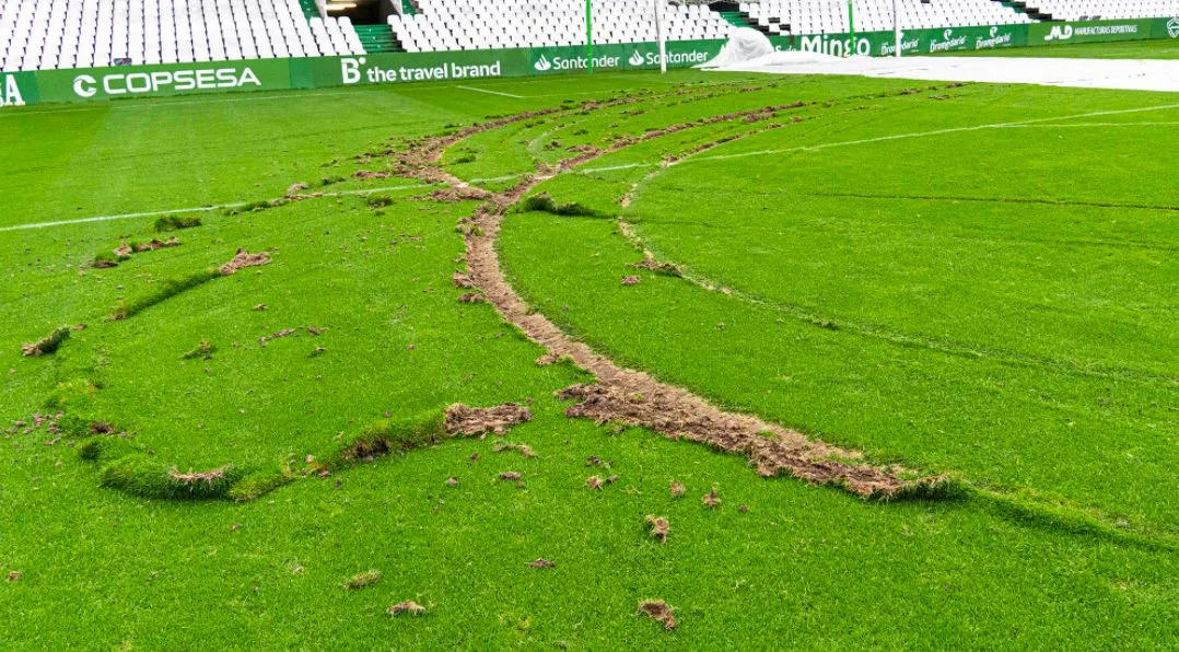 La pelouse de Santander gravement détériorée par un acte de vandalisme