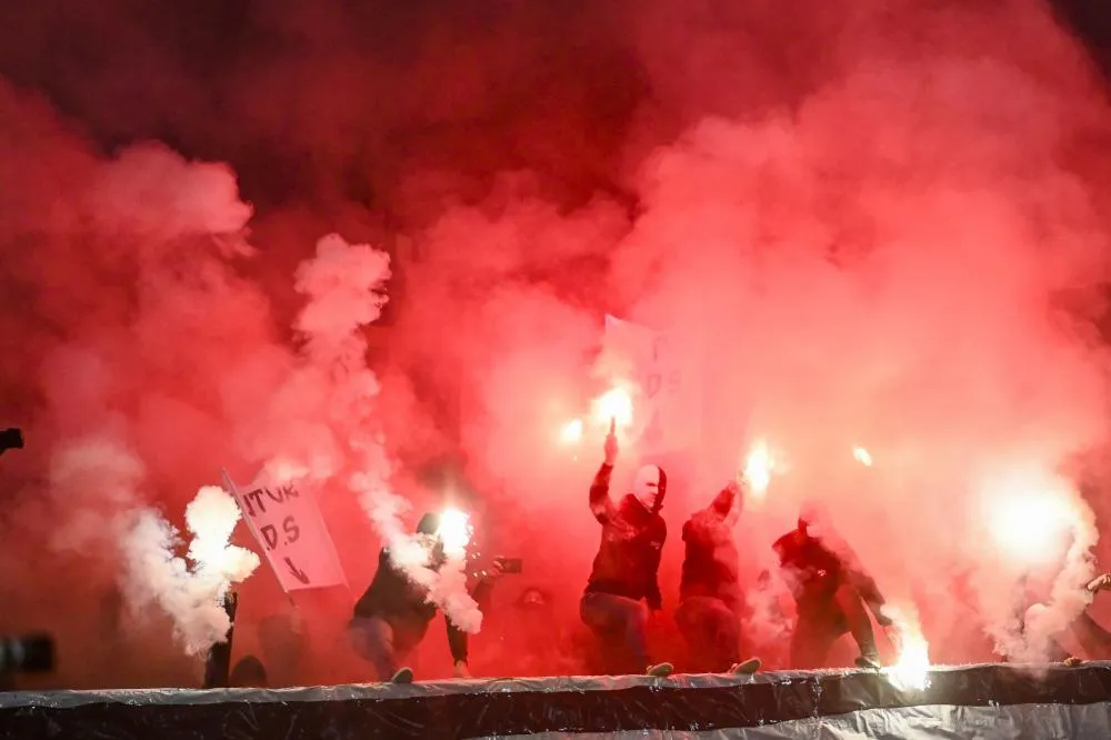 Pays-Bas : des supporters mettent le feu lors d&rsquo;un entraînement à 5 heures du matin