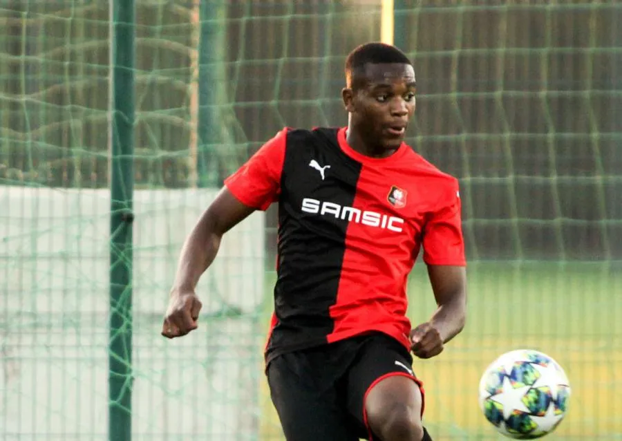 Des jeunes du Stade rennais viennent jouer dans un centre pénitentiaire