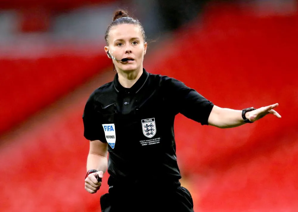 Rebecca Welch devient la première arbitre à officier en FA Cup