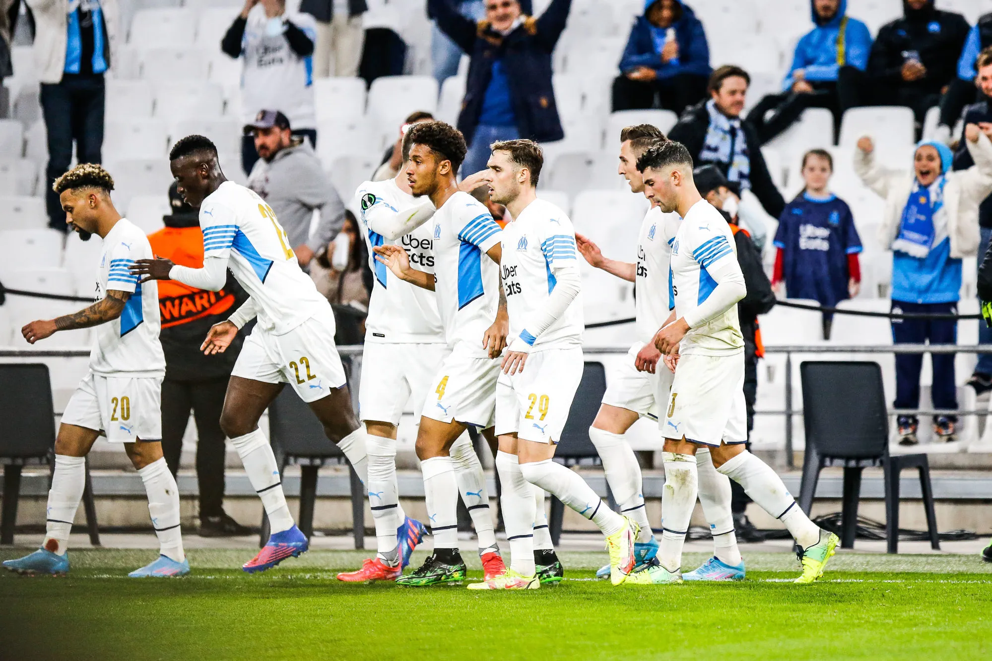 L&rsquo;OM maîtrise Qarabağ et pose un pied en huitièmes de finale