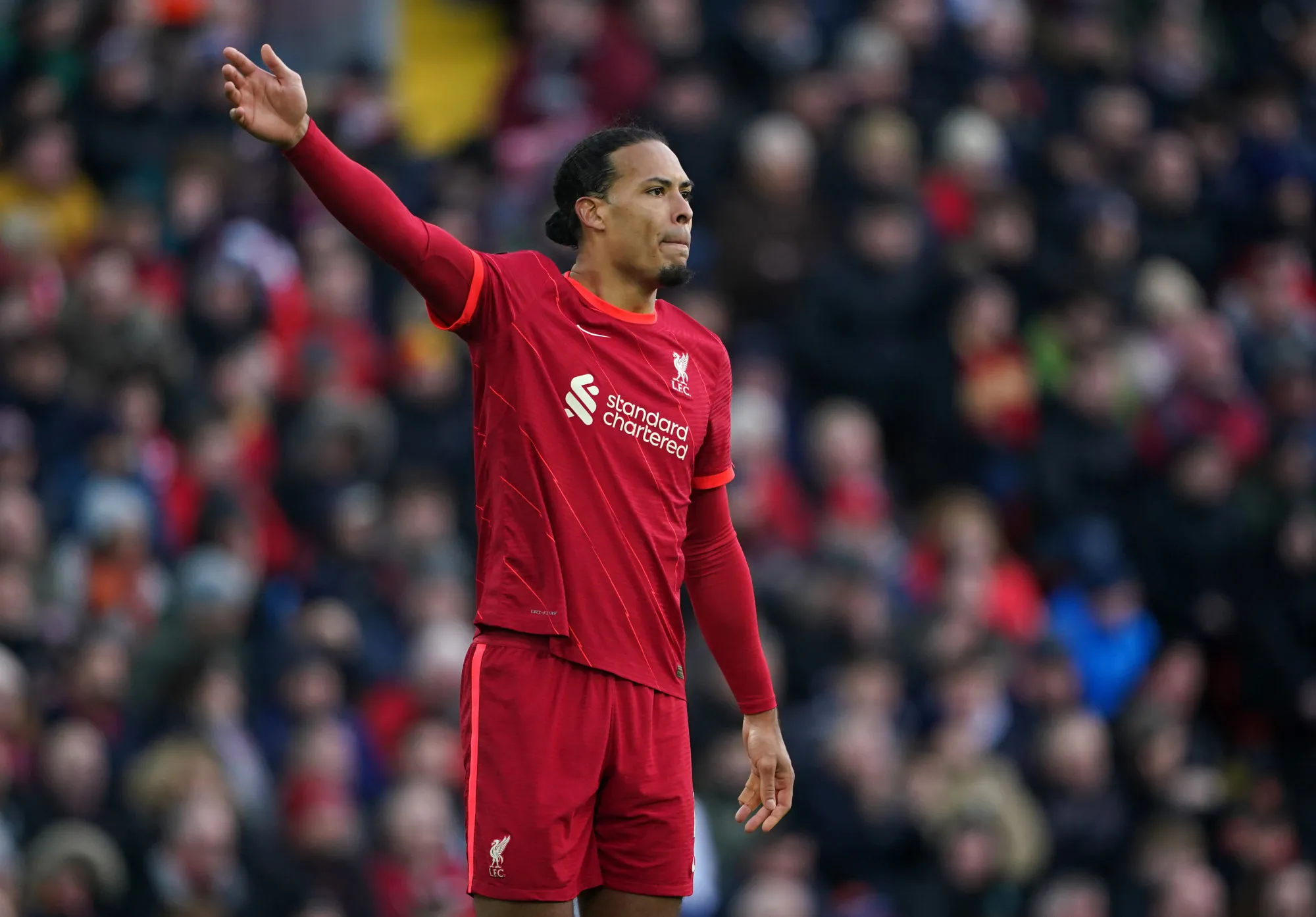 Virgil van Dijk vient en aide à l’équipe néerlandaise de football sourds