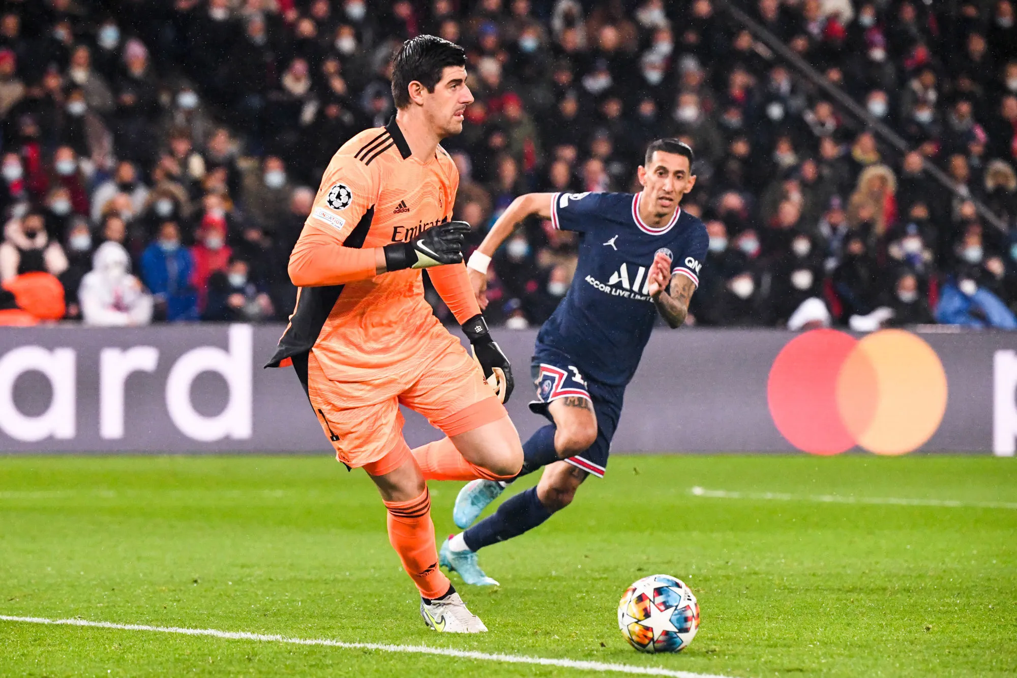 Courtois, fort contre les forts