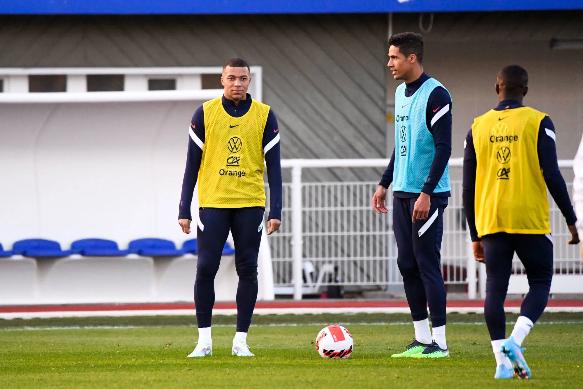 Hématome pour Raphaël Varane, amélioration pour Kylian Mbappé