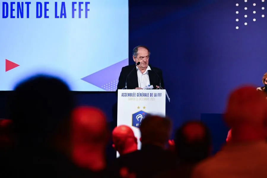 Des factures douteuses de la FFF relevées par Le Monde