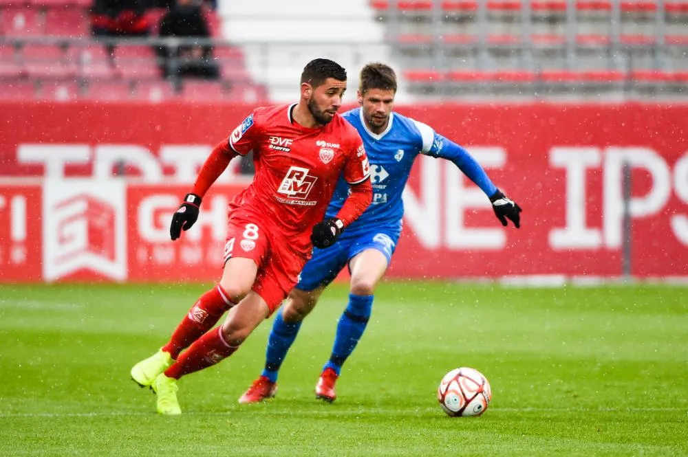 Auxerre s&rsquo;en sort bien, Sochaux enchaîne, Dunkerque coule