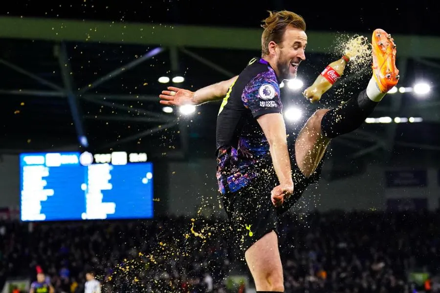 Grâce à un Kane historique, Tottenham maîtrise Brighton