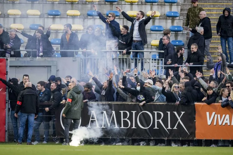 L&rsquo;Union St-Gilloise obtient une victoire par forfait après qu&rsquo;une chaîne de tronçonneuse ait été lancée par les supporters du Beerschot