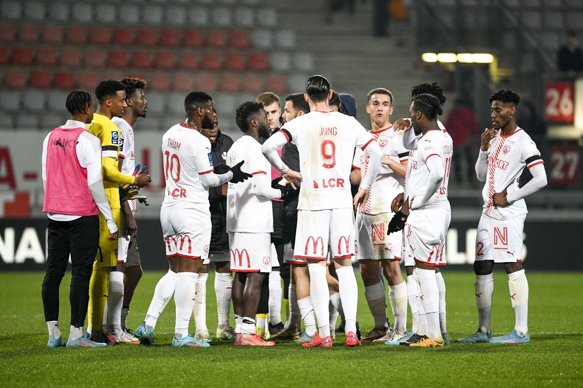 Face à la situation de leur club, les supporters de l’ASNL organisent une marche funéraire