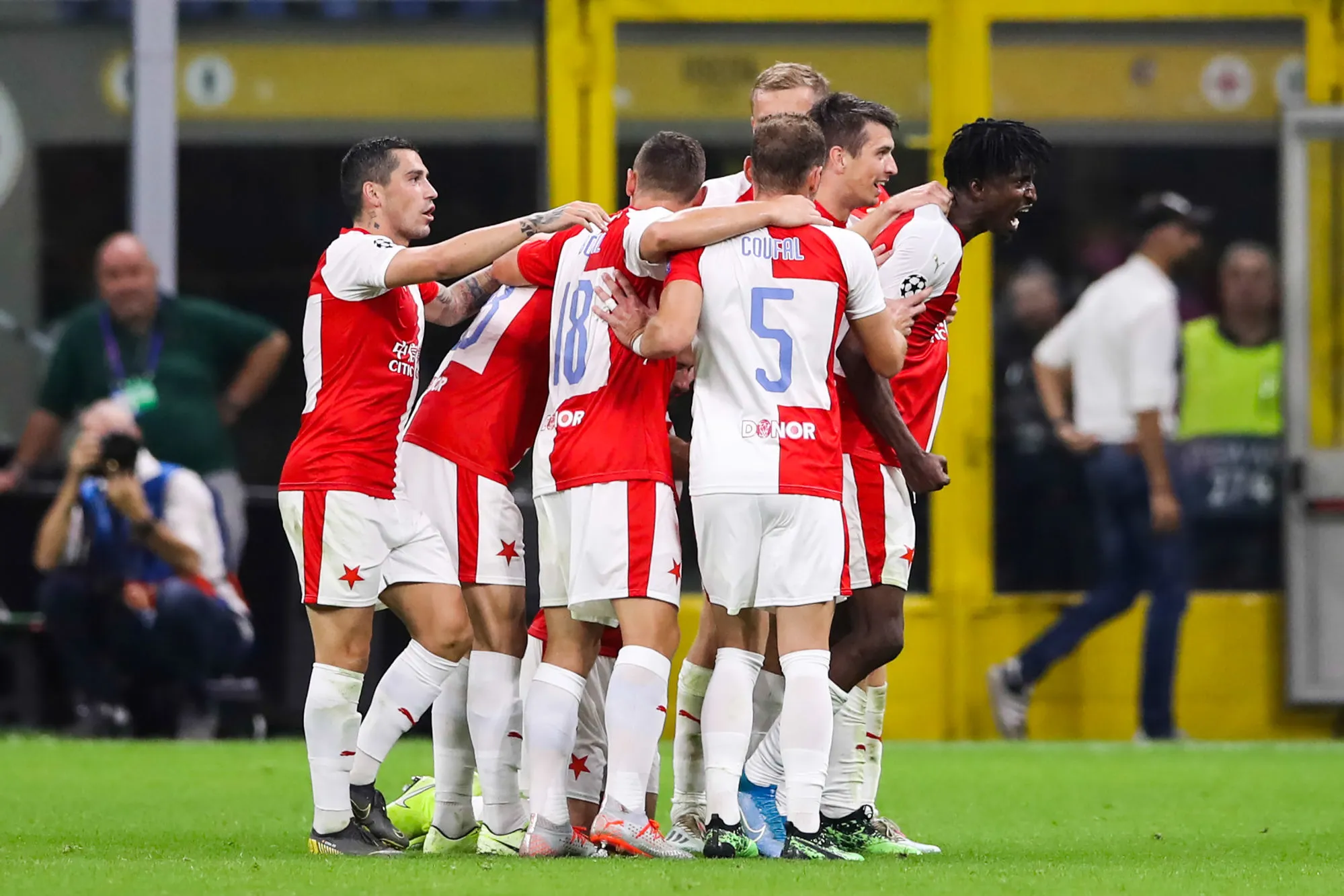 Pronostic Slavia Prague Feyenoord : Analyse, cotes et prono du 1/4 de finale retour de Ligue Europa Conférence