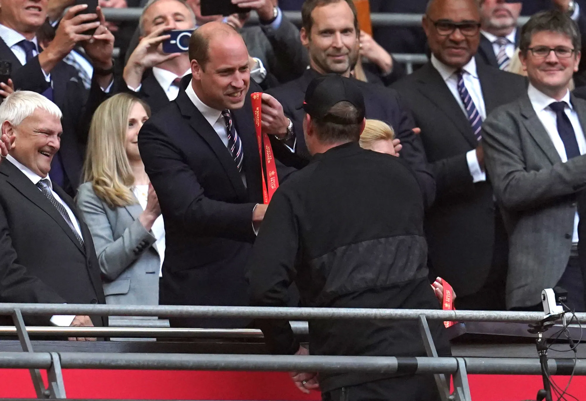 Les supporters de Liverpool sifflent le prince William puis le God save the queen, et scandalisent l&rsquo;Angleterre