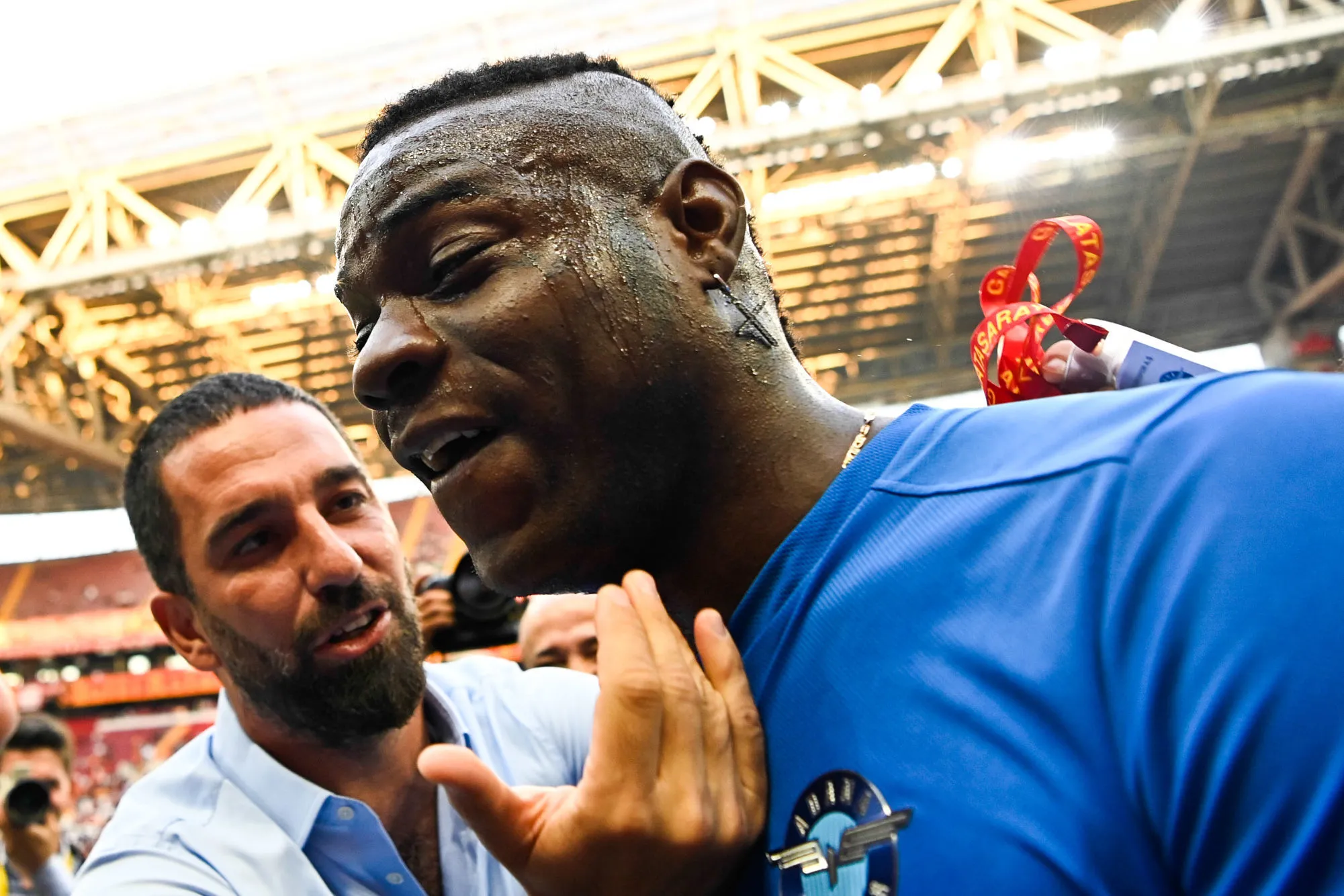 Mario Balotelli fait parler de lui avec un sublime coup franc