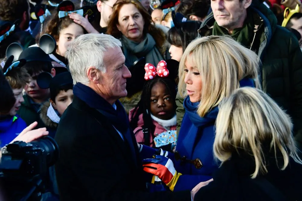 Didier Deschamps visite Disneyland en compagnie de Brigitte Macron