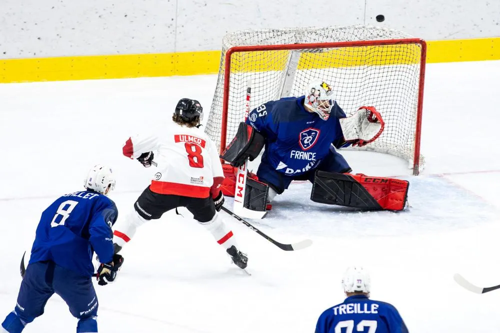 Vainqueur de l&rsquo;Italie, le gardien de l&rsquo;équipe de France de hockey sur glace rend hommage à Zidane