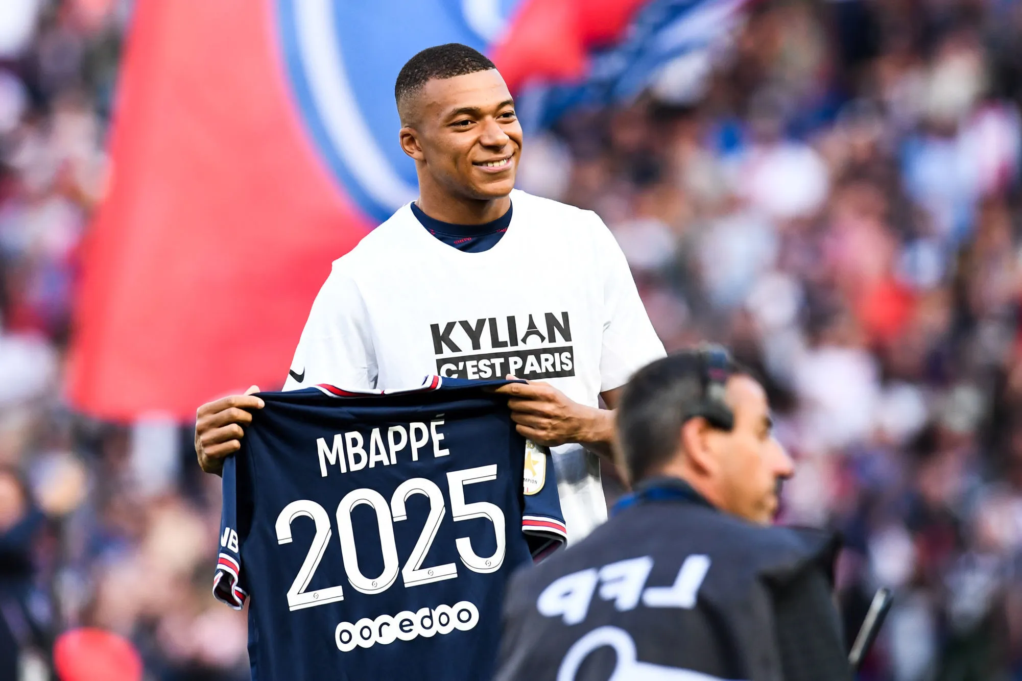 La LFP se dit «<span style="font-size:50%">&nbsp;</span>fière<span style="font-size:50%">&nbsp;</span>» de voir Kylian Mbappé prolonger au PSG