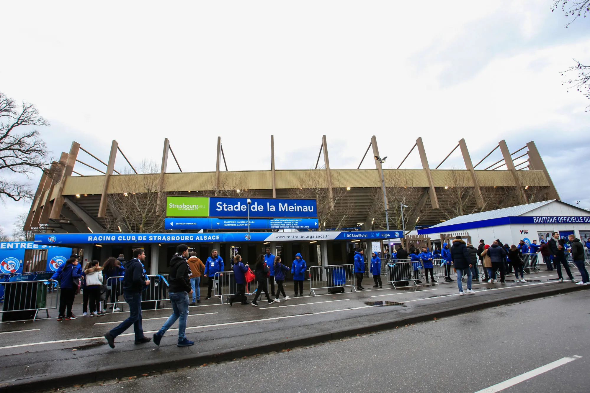 Des messages contre le Mondial au Qatar autour de la Meinau avant la venue du PSG