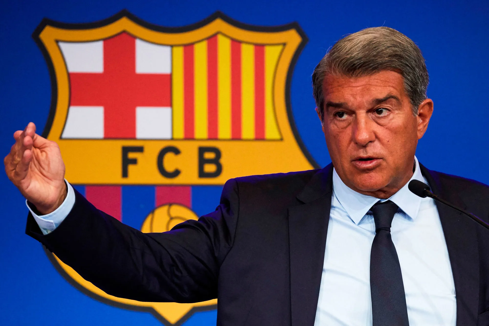 Joan Laporta vole au secours de Gerard Piqué