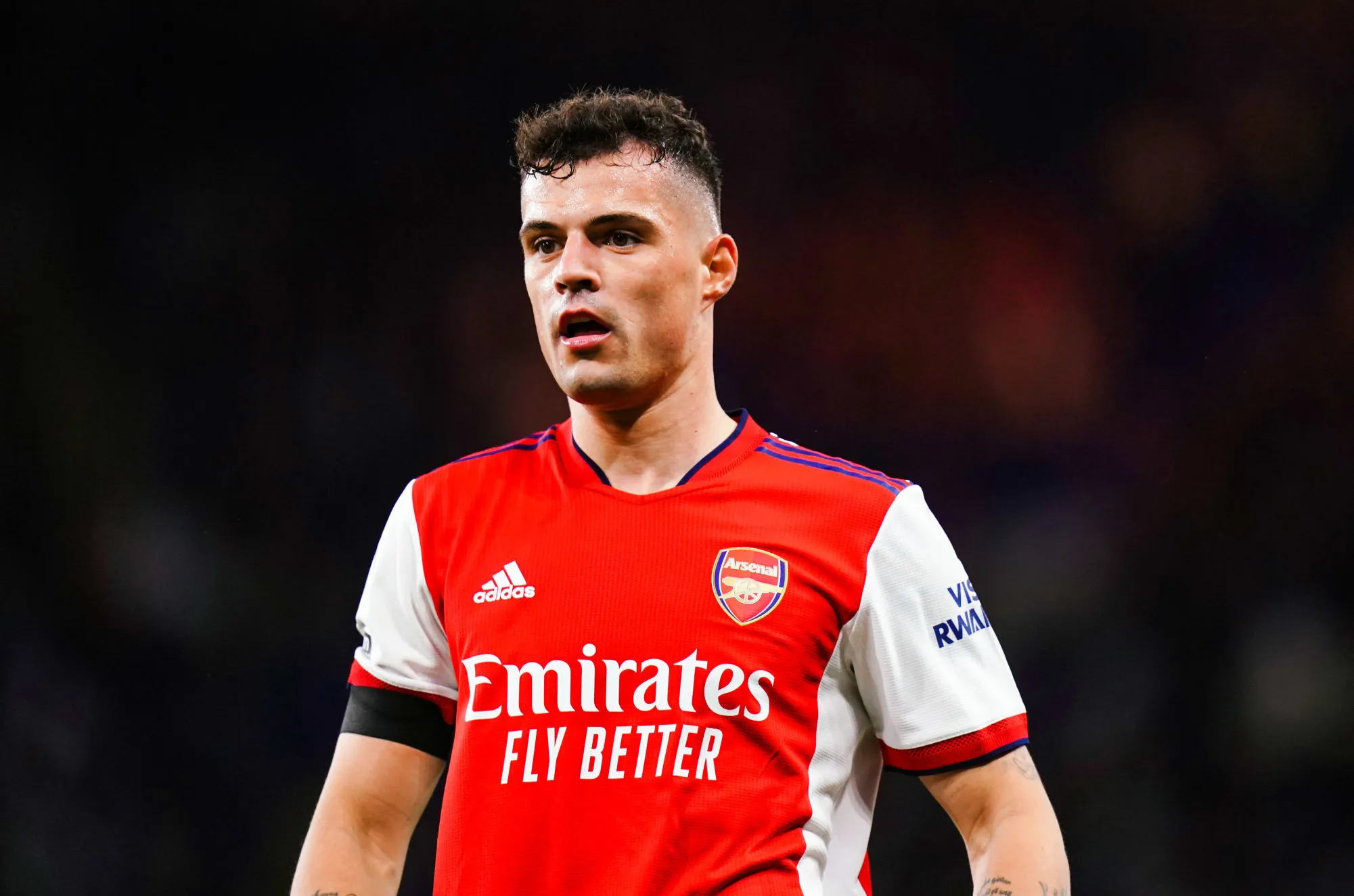 Premier League : un carton jaune pris par Granit Xhaka visé par une enquête sur un pari suspect