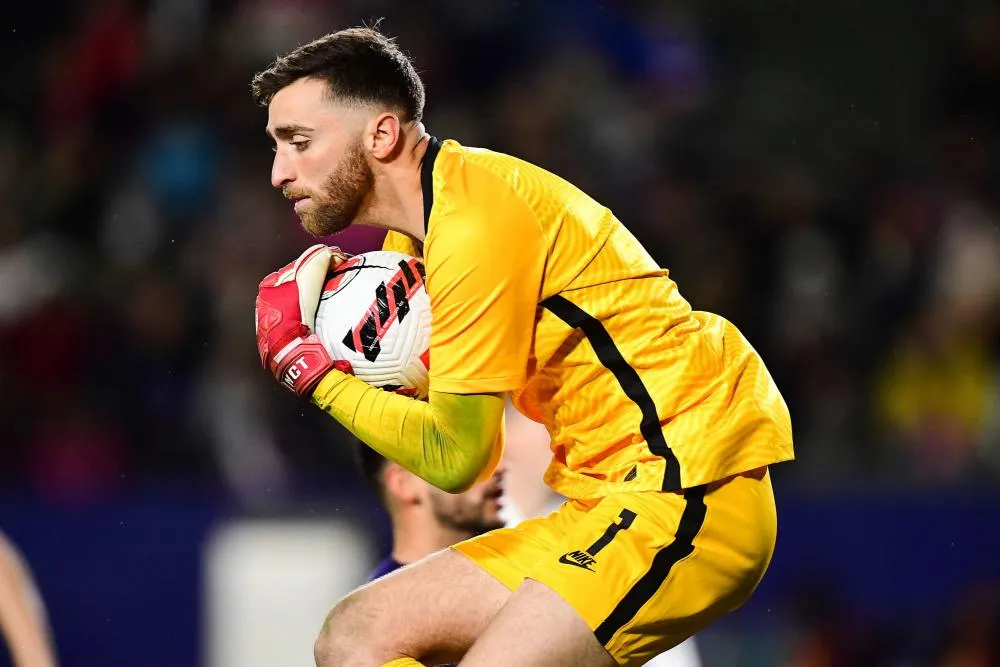 Matt Turner refuse de signer un autographe à un fan de Tottenham