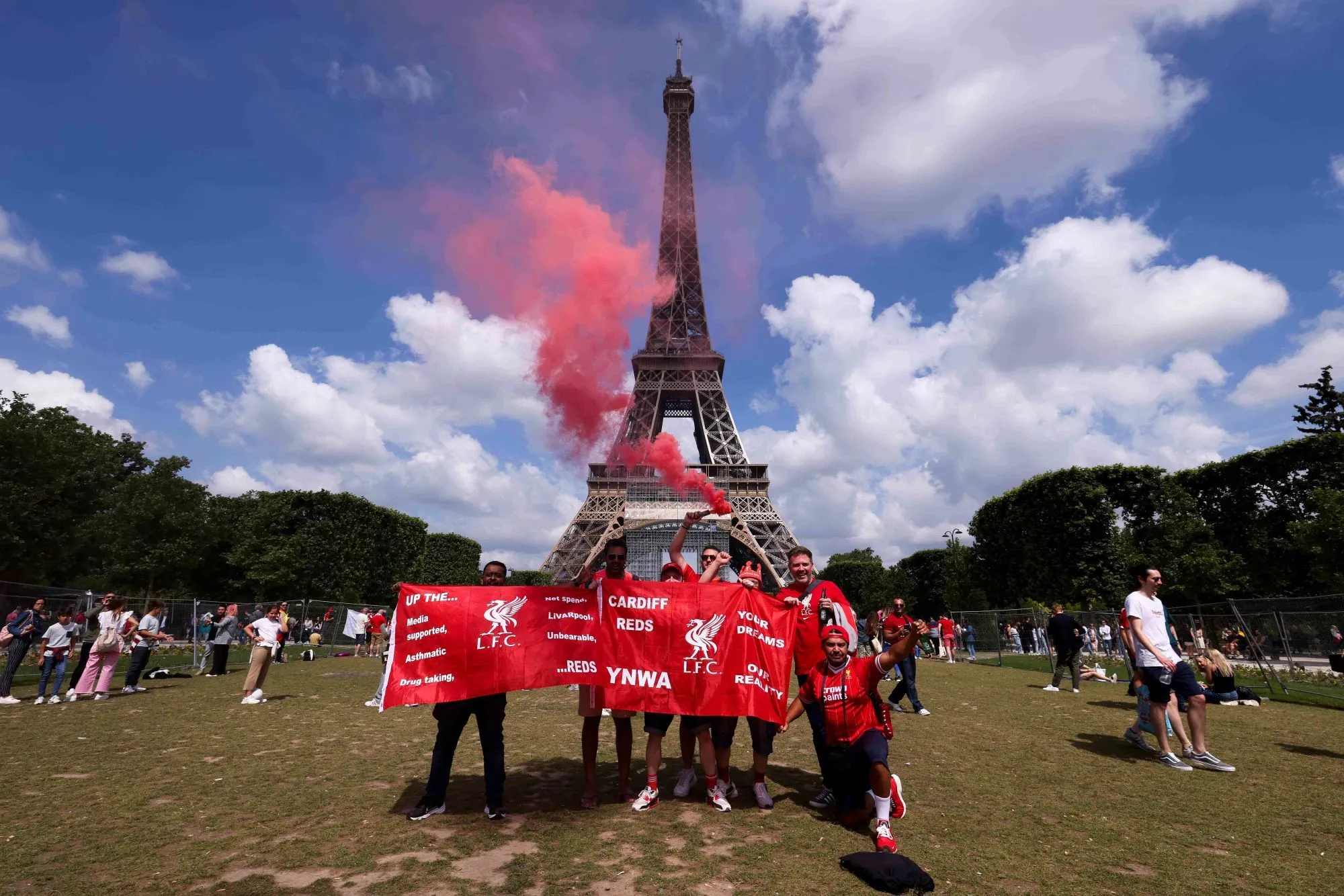 Une famille fan de Liverpool aménage sa camionnette pour se rendre jusqu&rsquo;à Paris