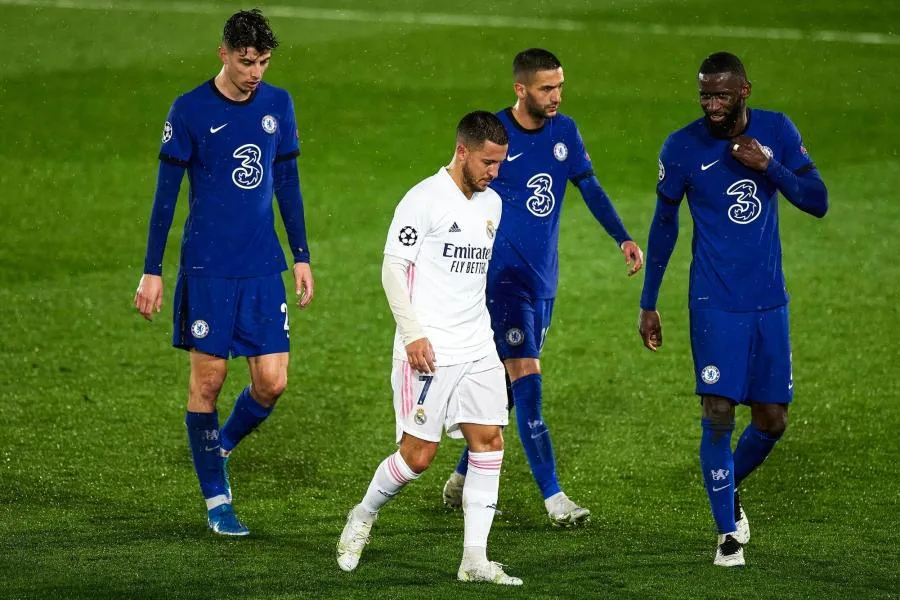 Le vilain tacle de Rüdiger sur Hazard, qui le laisse incertain pour le Clásico