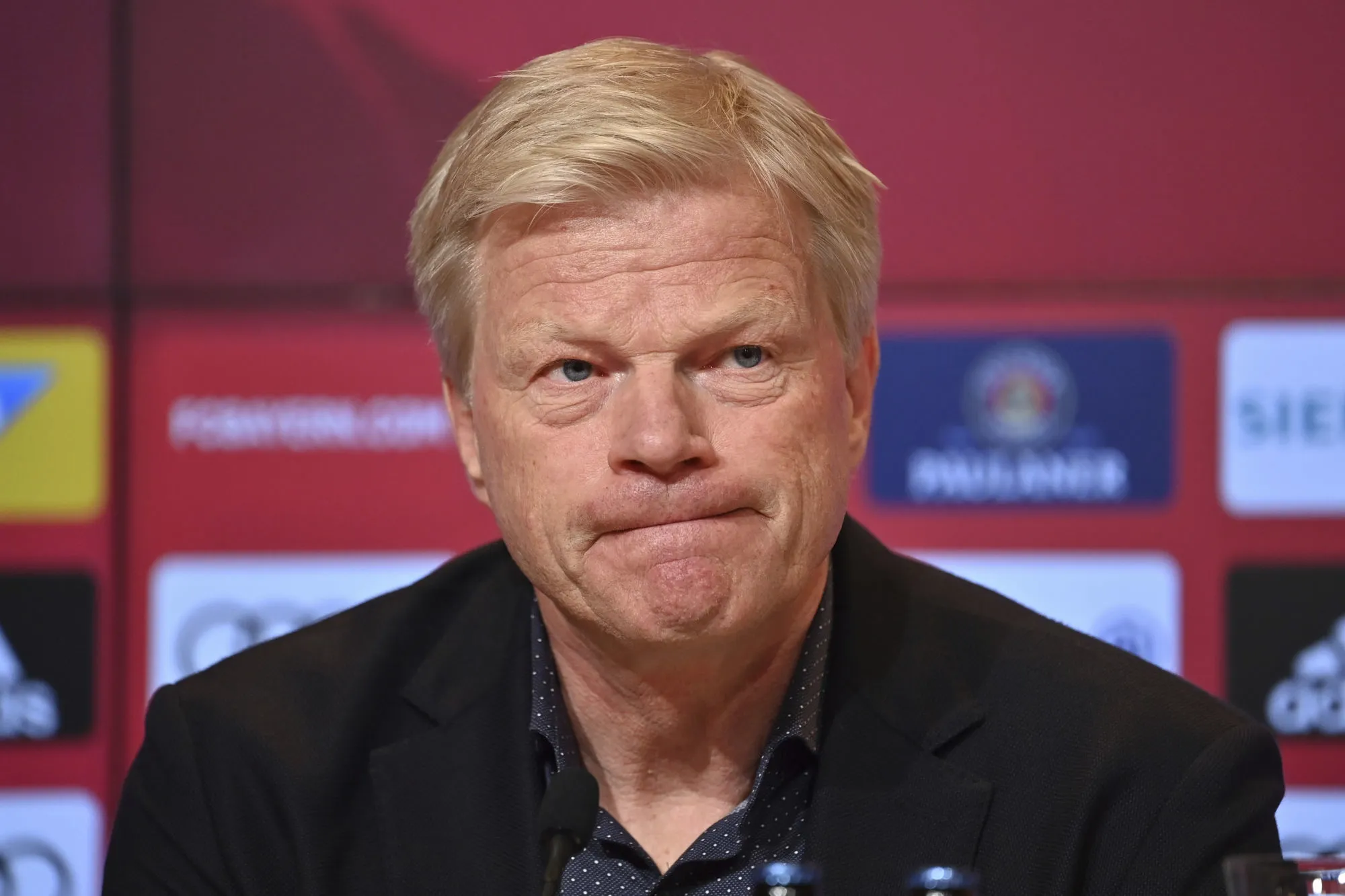 Oliver Kahn bloque le départ de Robert Lewandowski