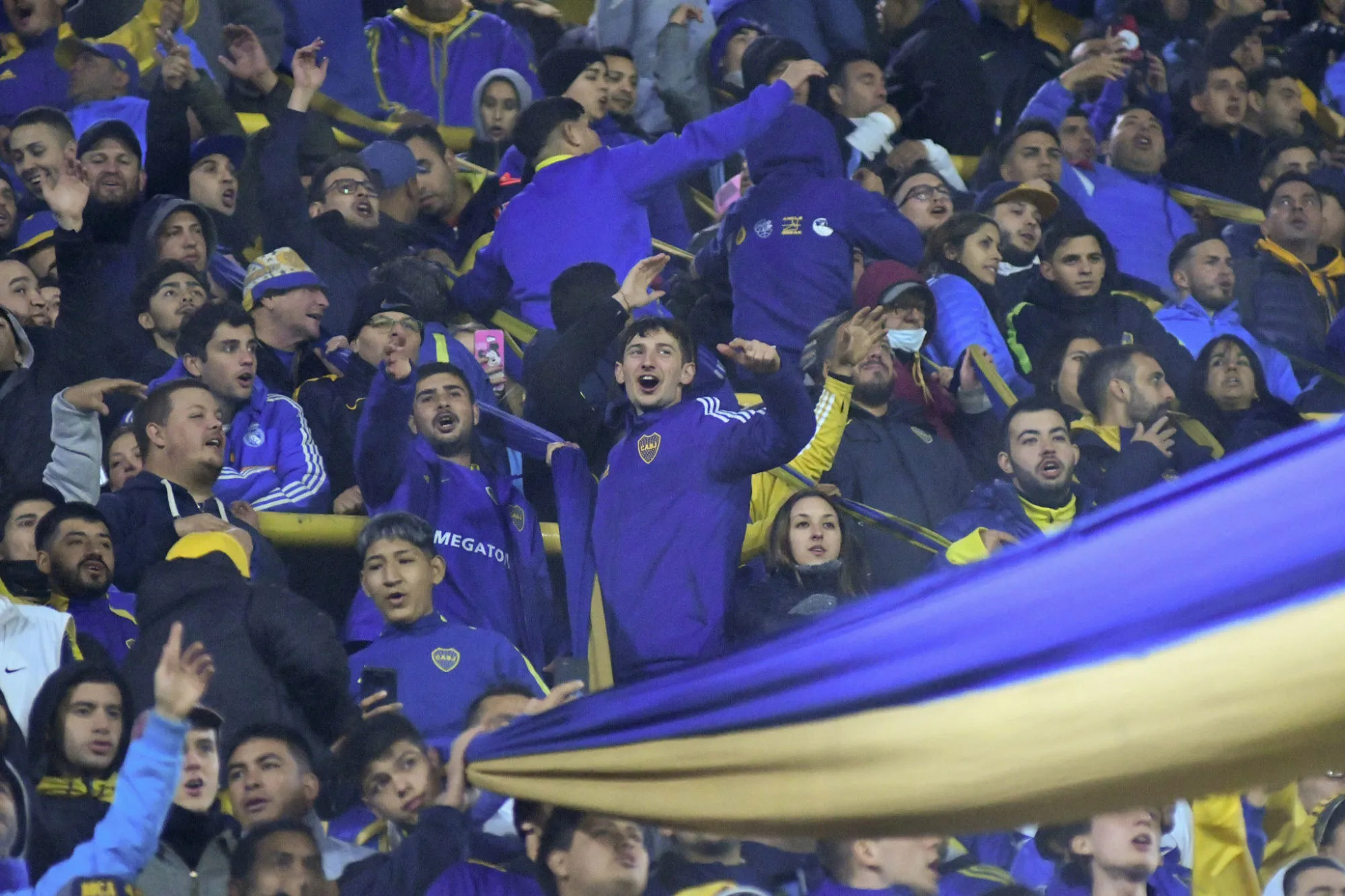 Trois supporters de Boca Juniors arrêtés pour des cris de singes et des saluts nazis