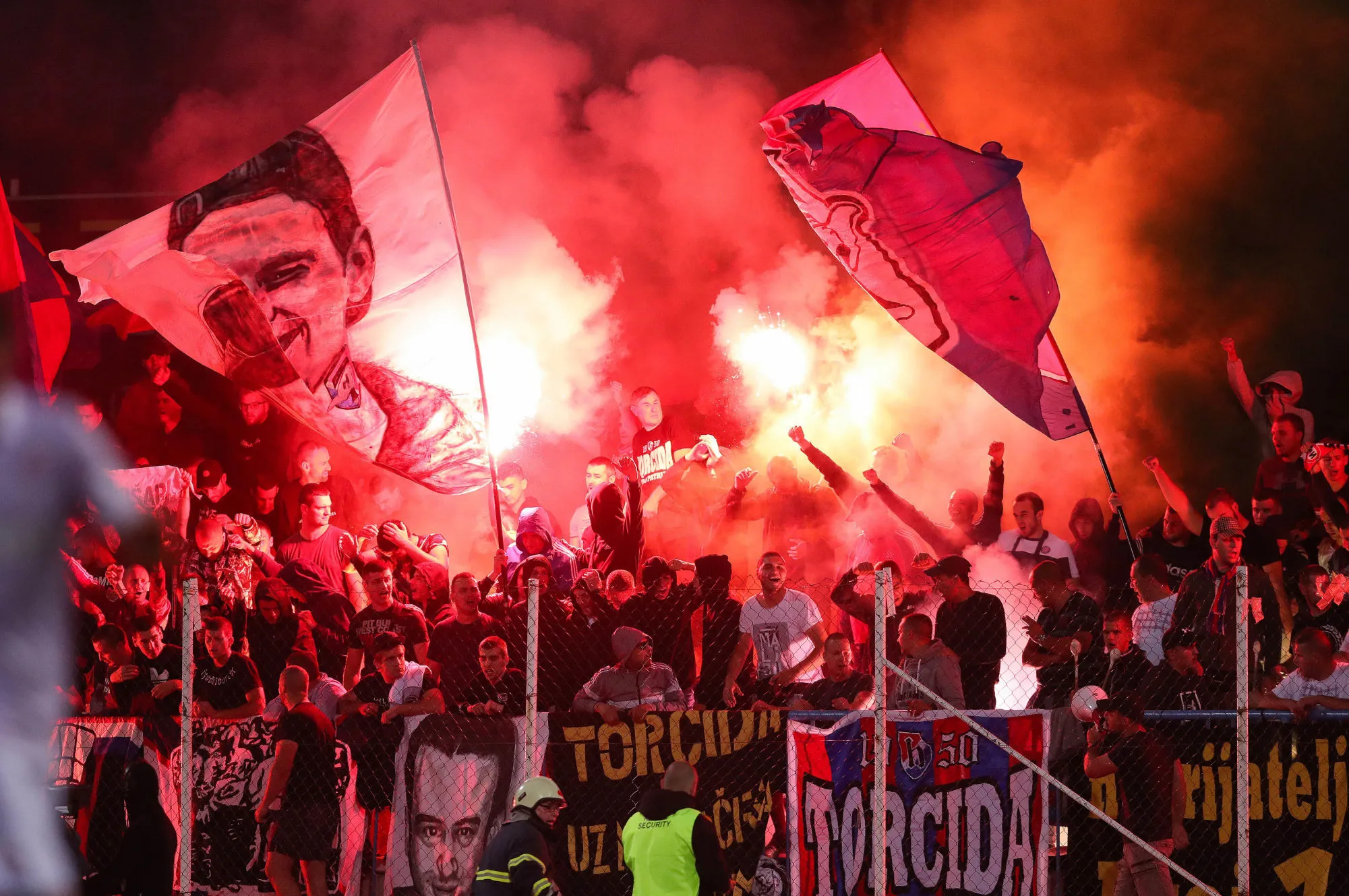 120 supporters croates saccagent un quartier de Guimarães