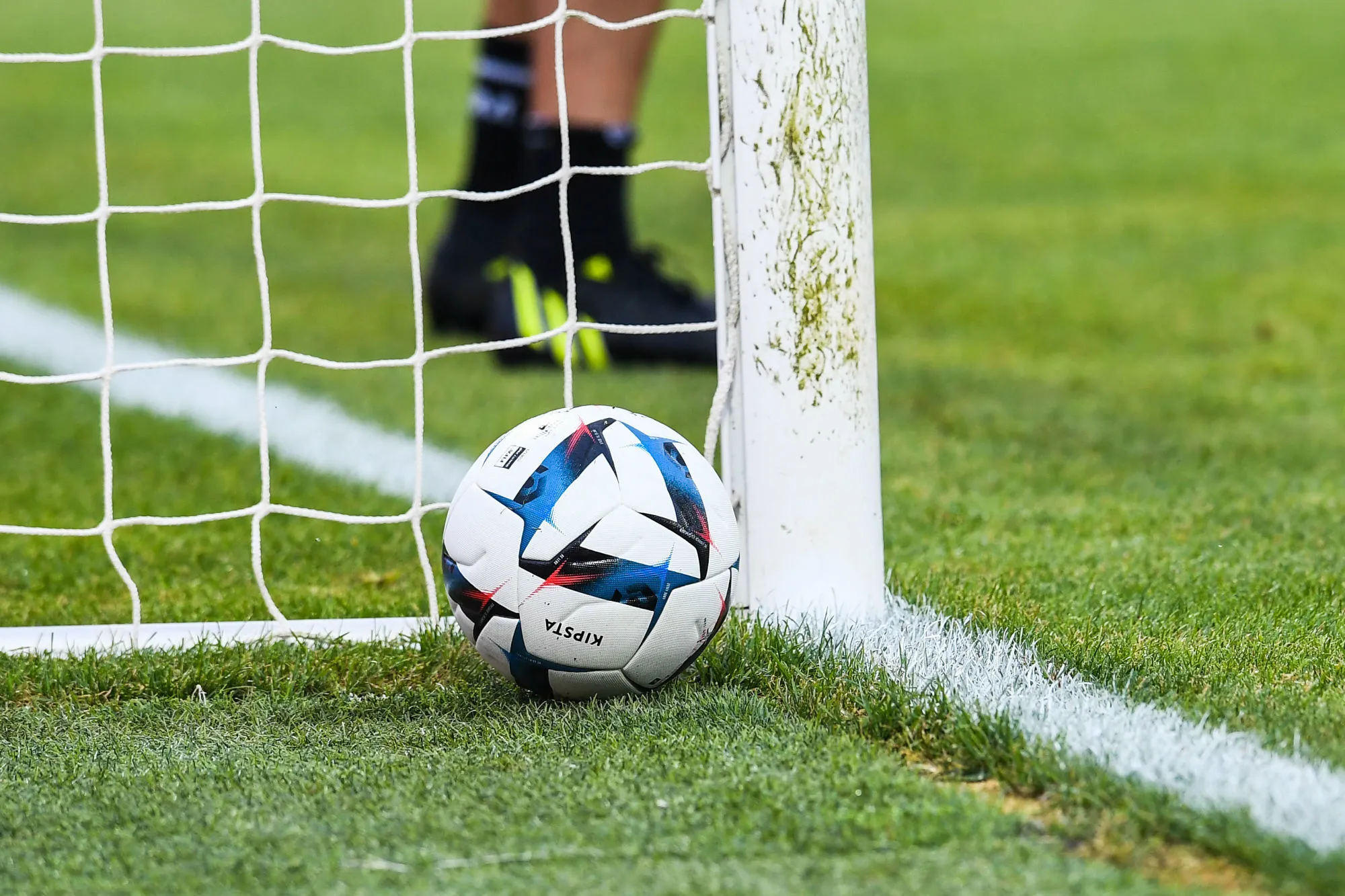 Le gardien d&rsquo;une équipe de D9 anglaise exclu pour être parti uriner près d&rsquo;un buisson en plein match