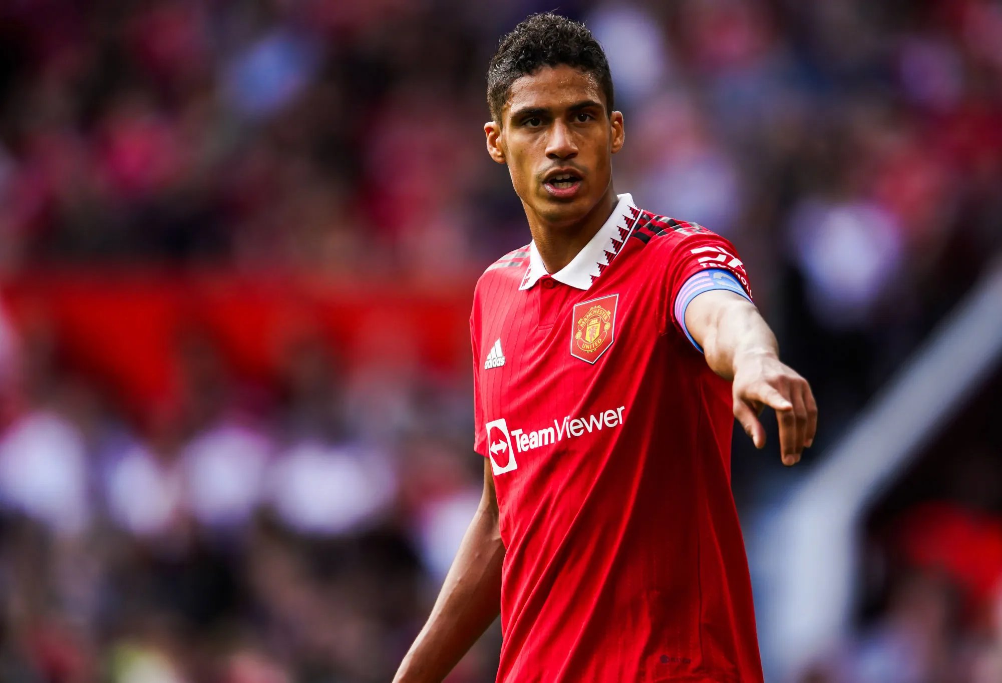 Rapha l Varane touch la cheville lors du derby Angleterre