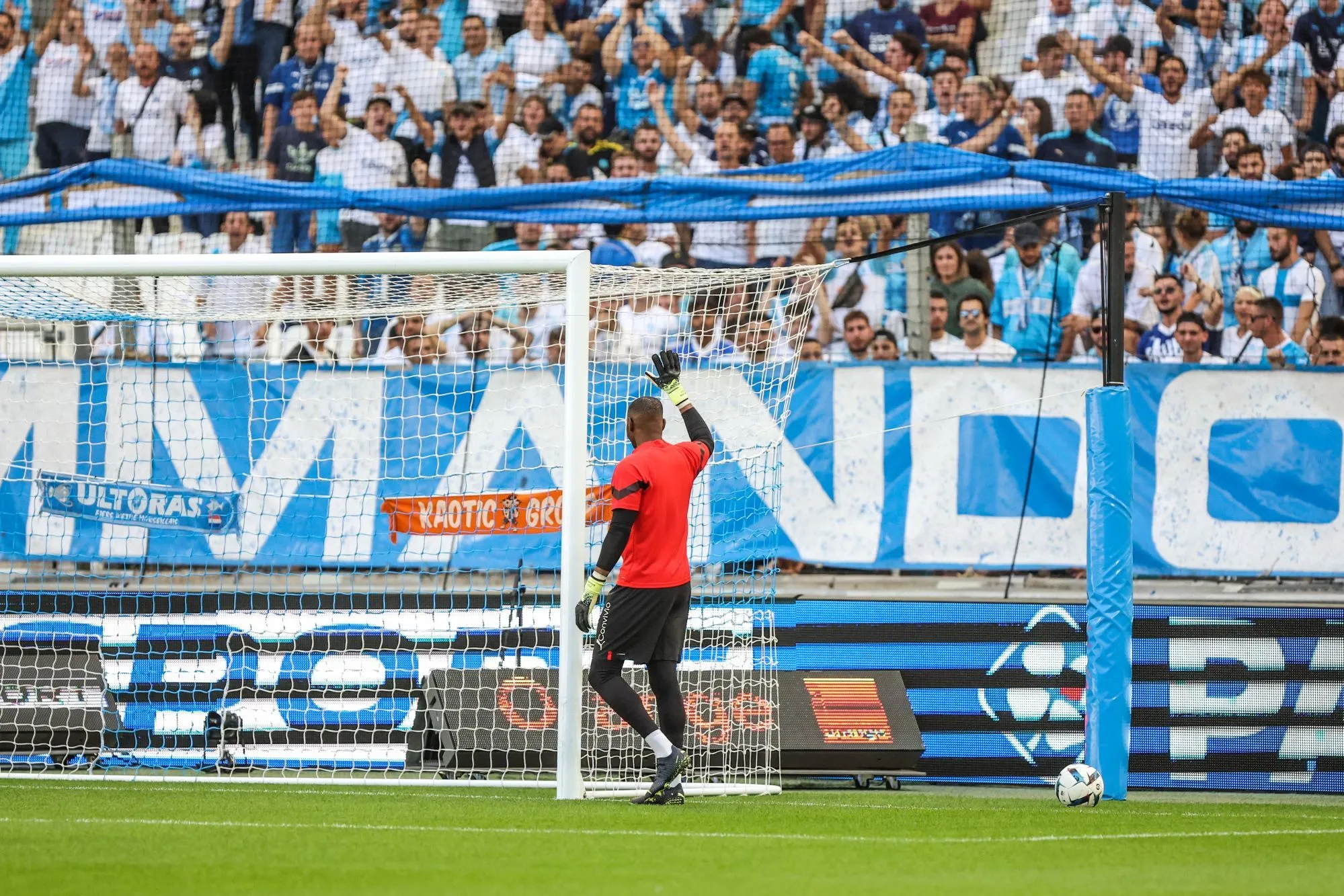 Le bel hommage des supporters marseillais pour Mandanda