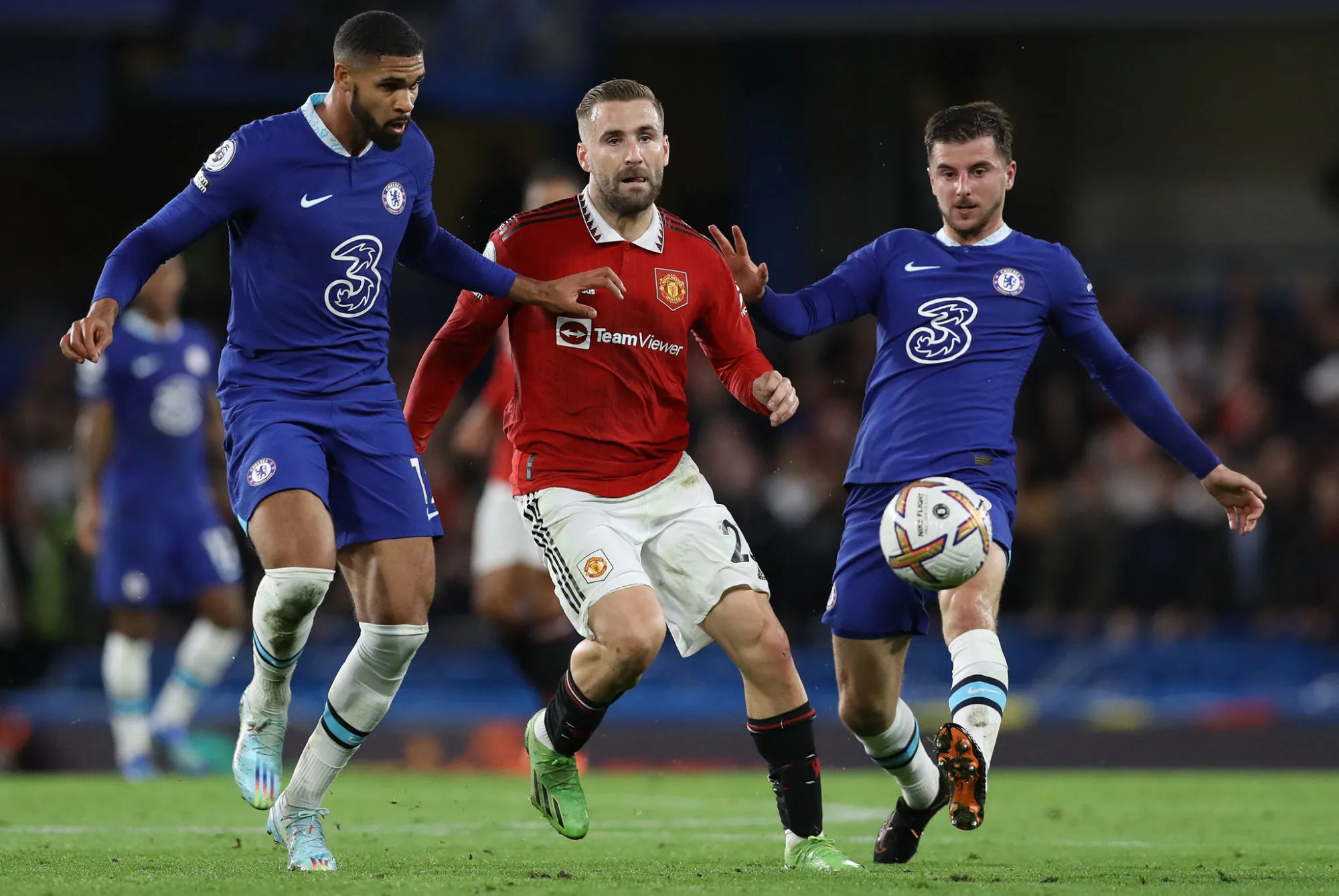 Manchester United arrache le nul sur le gong à Chelsea