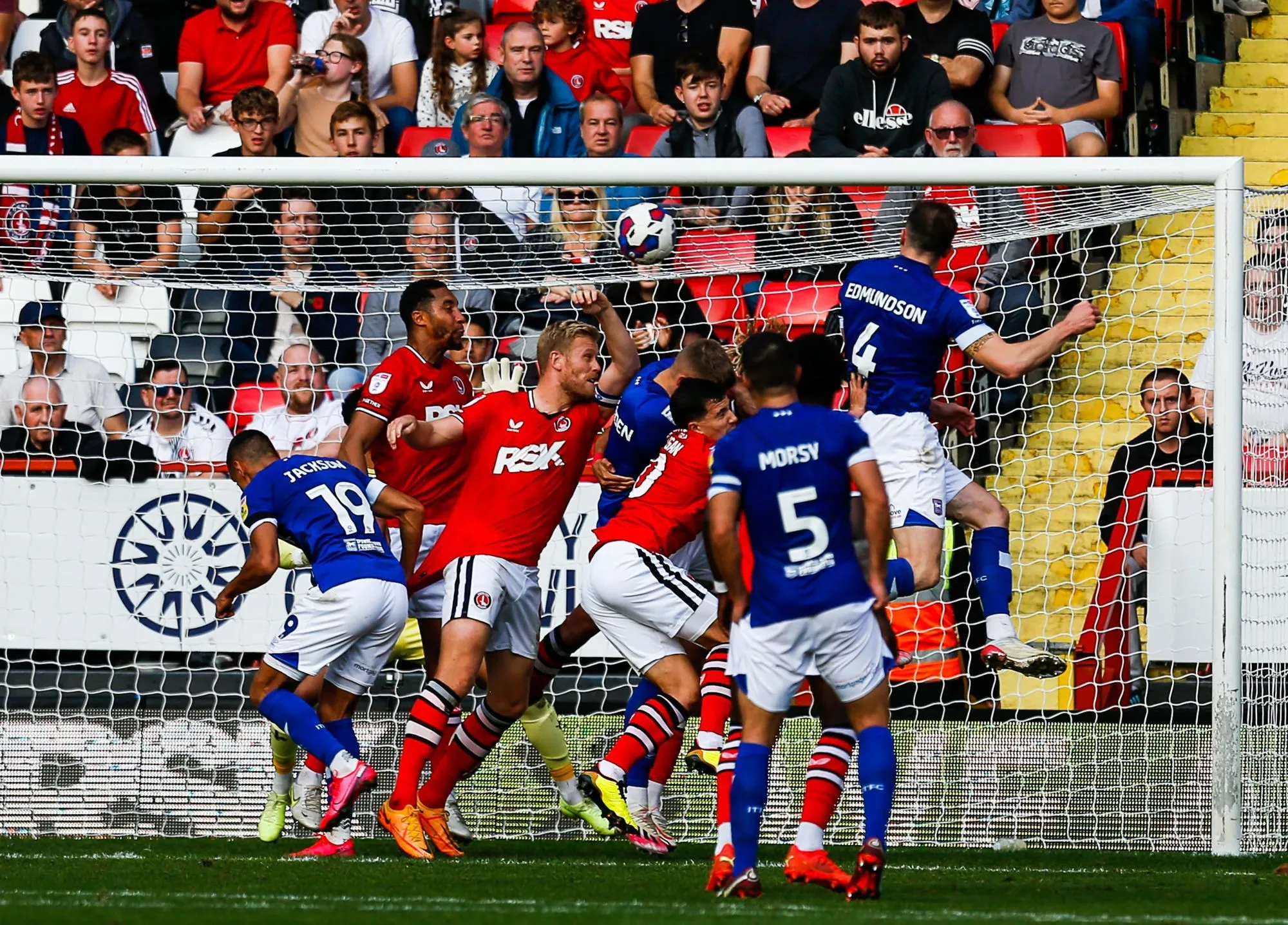 Quatre buts dans le temps additionnel entre Charlton et Ipswich, en League One