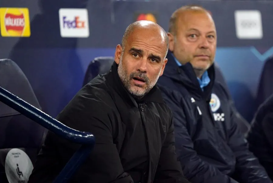 Un journaliste demande un selfie à Guardiola en pleine conférence de presse