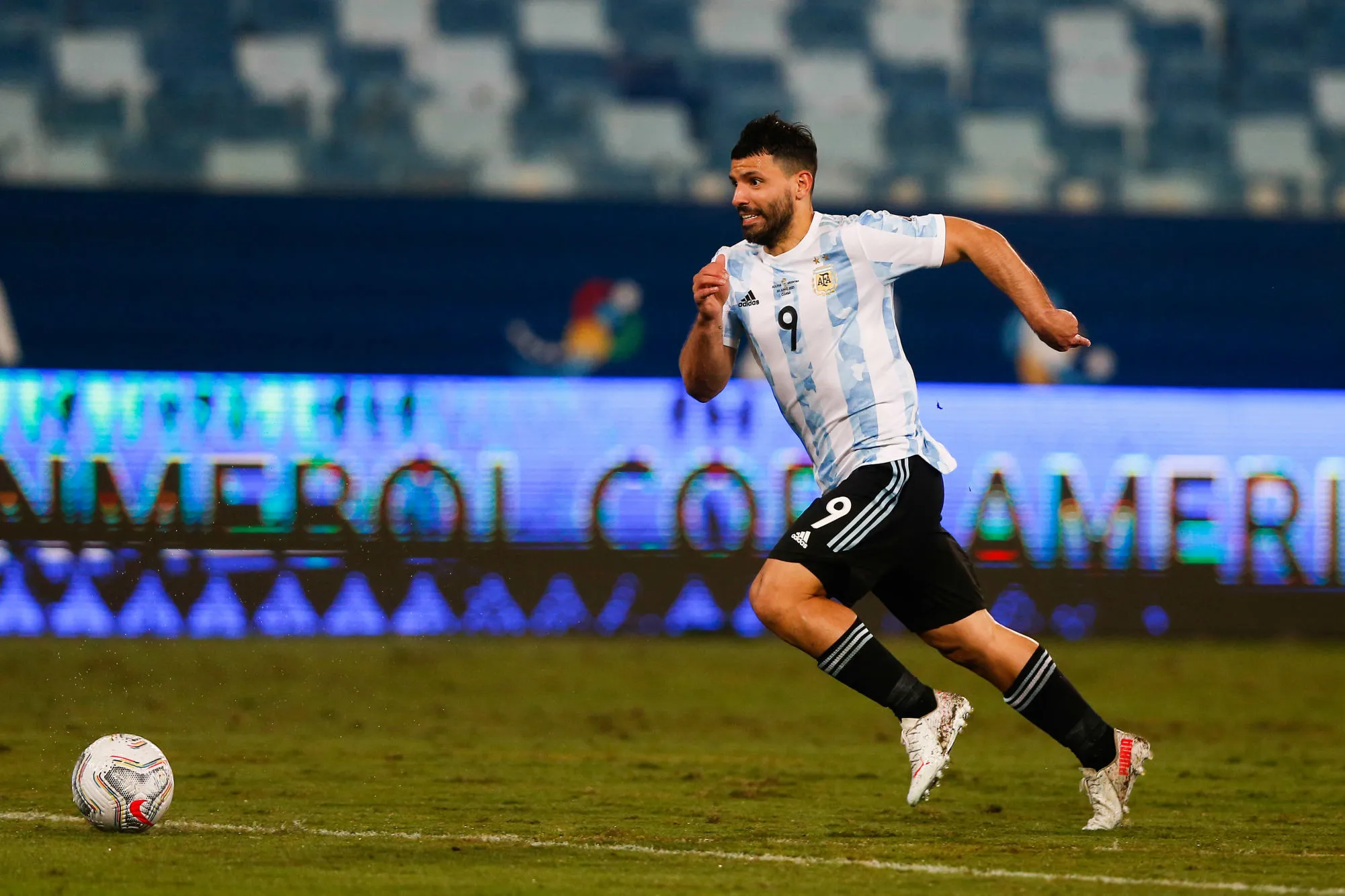 Sergio Agüero bloqué dans un avion avec des fans brésiliens