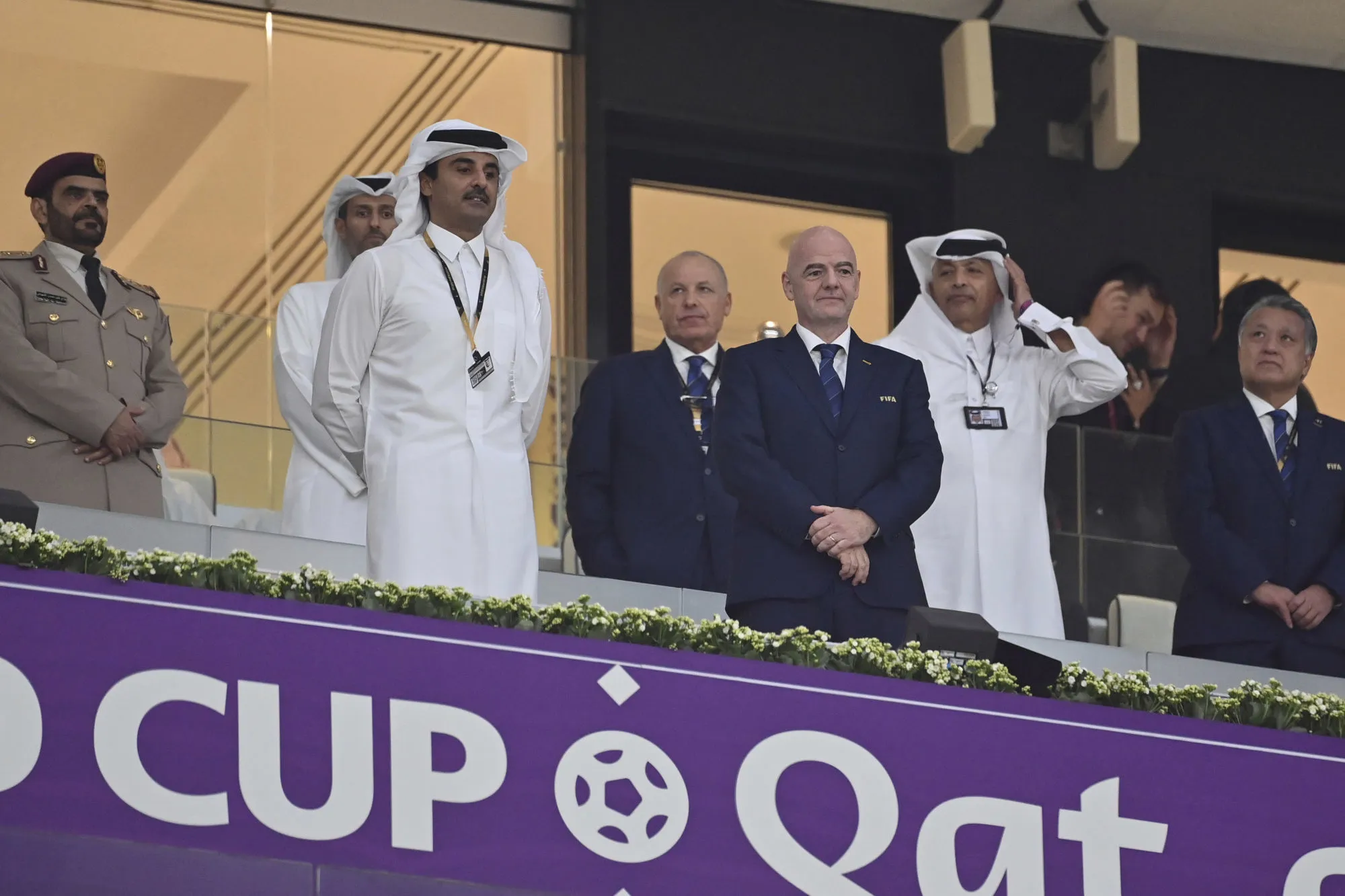 L&rsquo;émir du Qatar s&rsquo;affiche avec le drapeau saoudien