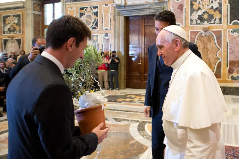 Espagne : Le pape François a fait appel au médecin de l&rsquo;Atlético de Madrid pour soigner son genou