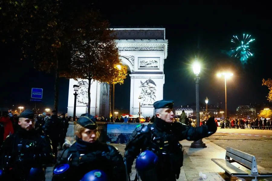 Plus de 70 interpellations sur les Champs-Élysées après les matchs du Maroc et de la France