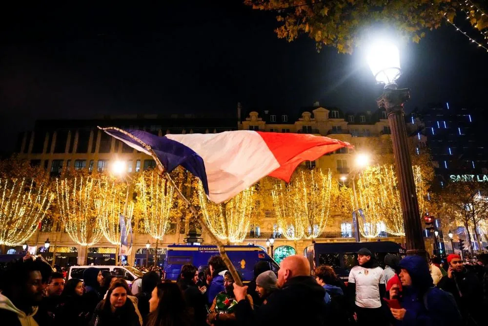 L&rsquo;ex-leader des Zouaves Paris parmi les interpellés du commando d&rsquo;extrême droite des Champs-Élysées