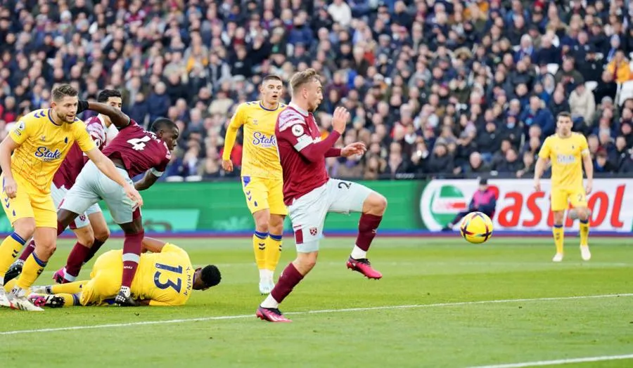 West Ham enfonce Everton, Villa enchaîne