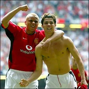 Wes Brown rempile