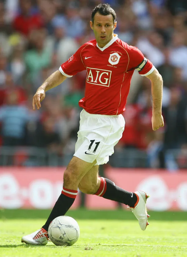 Stand up for mister Giggs !