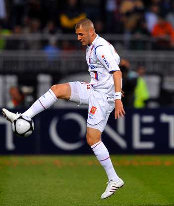 Benzema pour remplacer Tevez ?