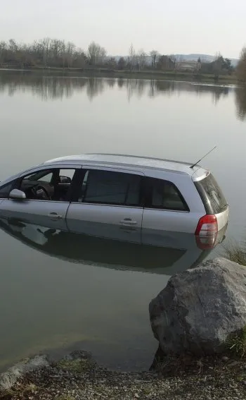 Match suspendu pour vol de voiture