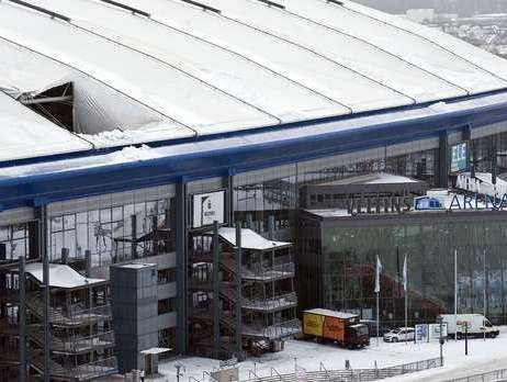 Le toit de la Veltins-Arena rompt